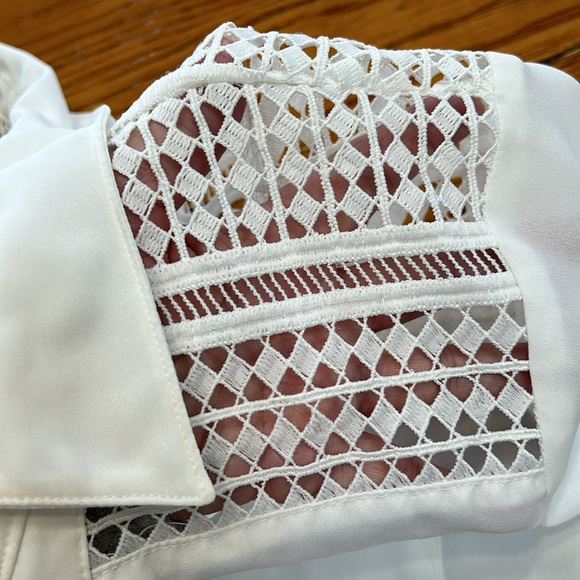 AGB white dressy button front blouse.  Size XL. Open lattice detail at neckline - Picture 10 of 12